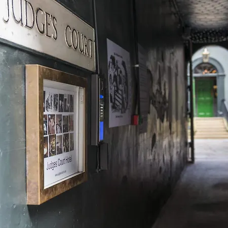 Judges Court 4*