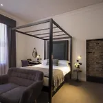 Judges Court 4*