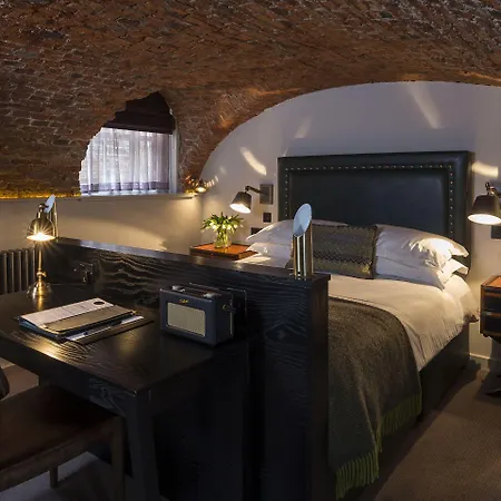 Judges Court 4* يورك